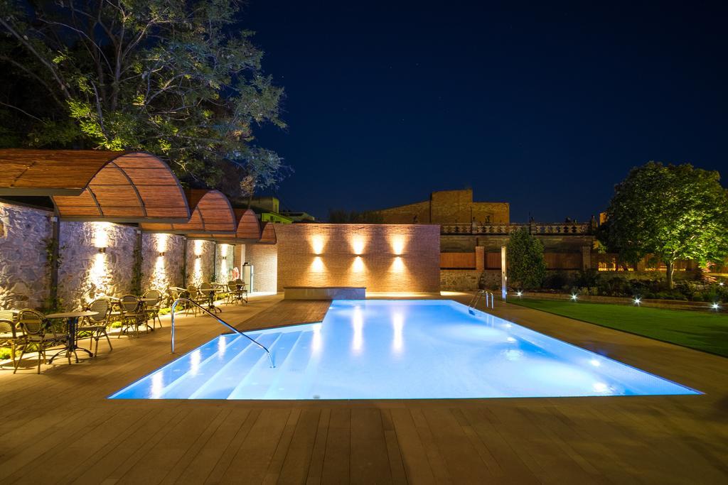 Apartaments Suites Sant Jordi Montbrio del Camp Exterior photo