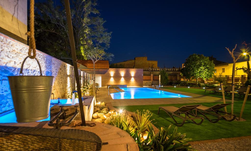 Apartaments Suites Sant Jordi Montbrio del Camp Exterior photo